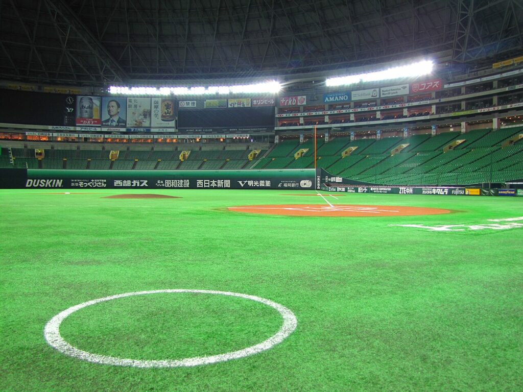 Mizuho PayPay Dome Fukuoka: interior view (2012)
