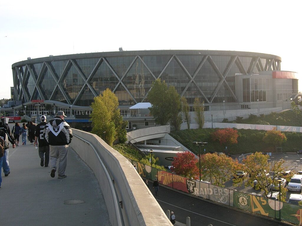 Oakland Arena: exterior view (2008)