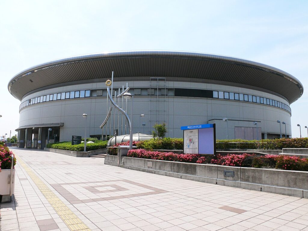 Nippon Gaishi Hall: exterior view (2007)